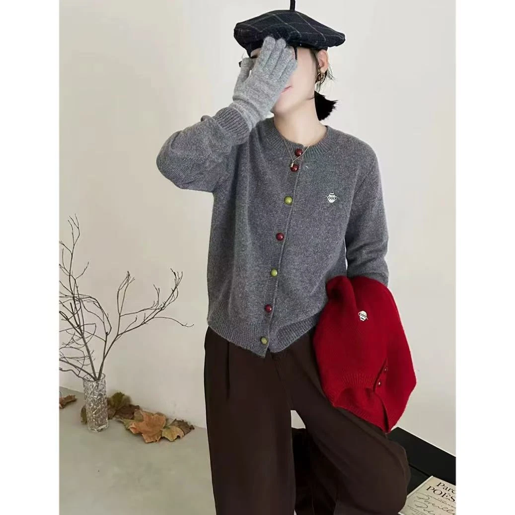 Q丽丽家~彩扣灰显瘦长袖网红时尚百搭宽松ins圆领女士针织衫134