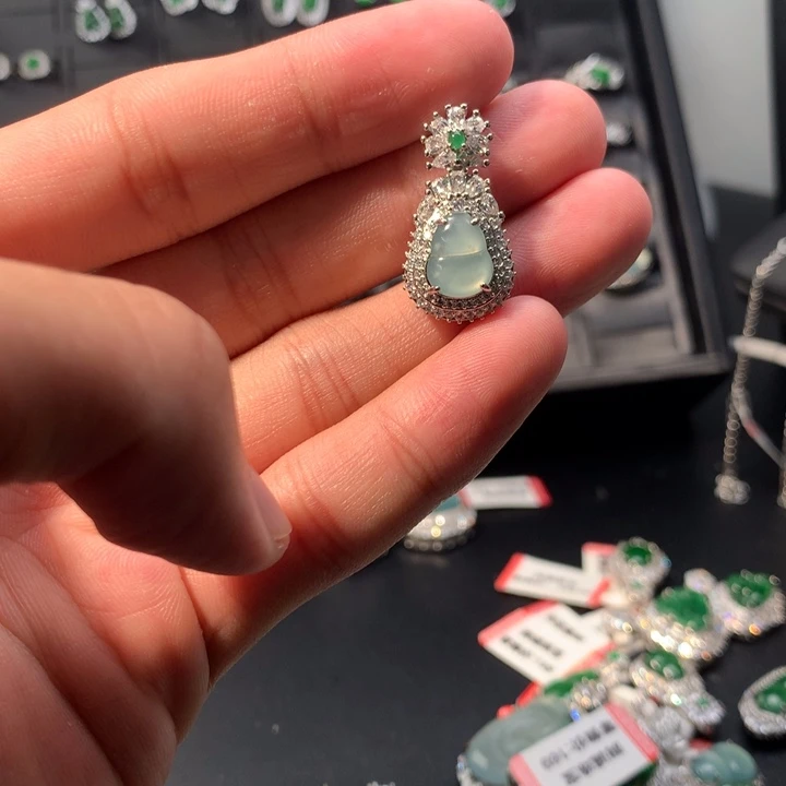 翡翠未镶嵌吊坠(不含链)