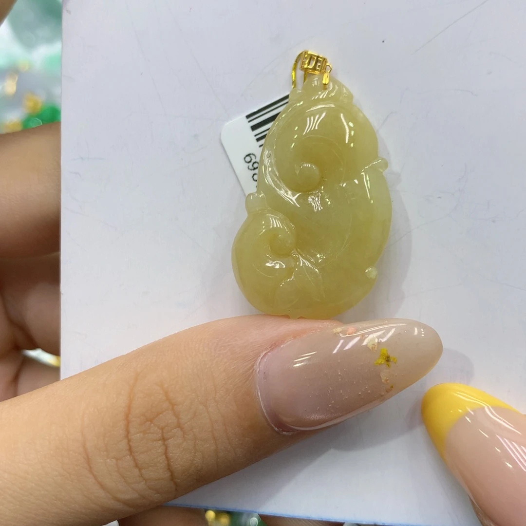 颈饰18K金镶嵌翡翠
