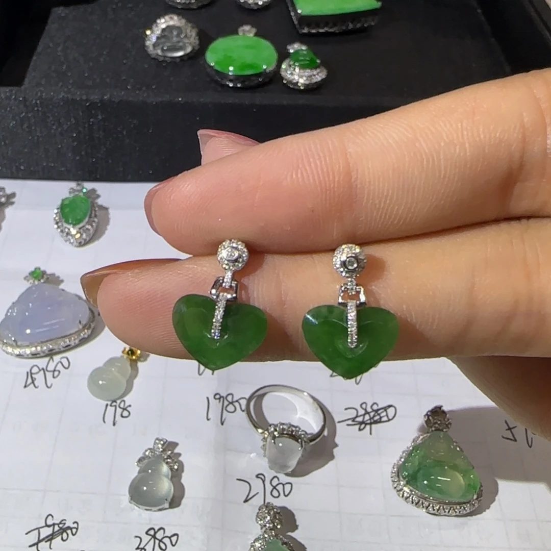 颈饰18K金镶嵌翡翠
