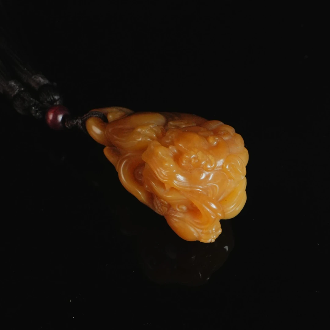 DY-C1330寿山 田黄石 狮子吊坠 55*34*28mm55.48g