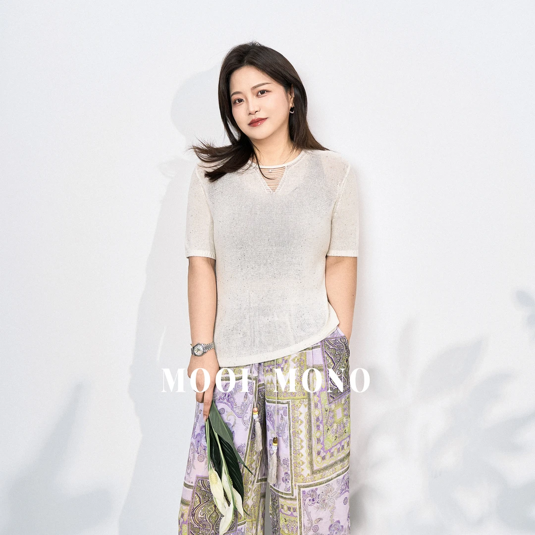 MOOI MONO"晶织"显瘦气质亮片v领领口镂空短袖套头针织衫 Z431N52