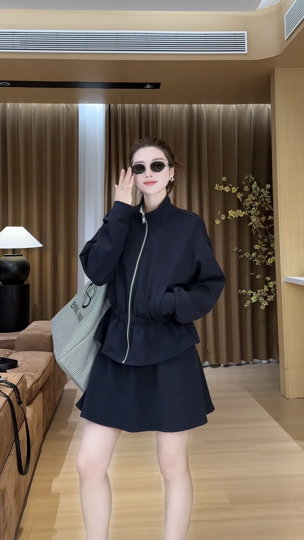 月月不吃鱼2025春款小众设计极简运动休闲百搭半裙套装 2502C724