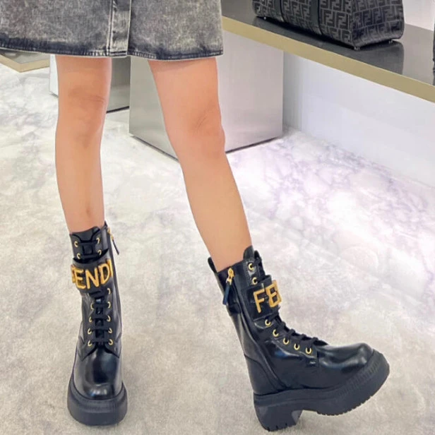 95新 FENDI/芬迪 靴子/37码/Xsp32906