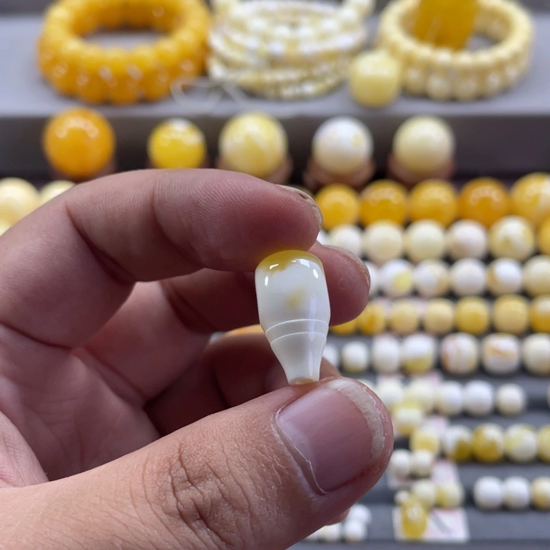 遇***子裸石蜜蜡未镶嵌金白三通