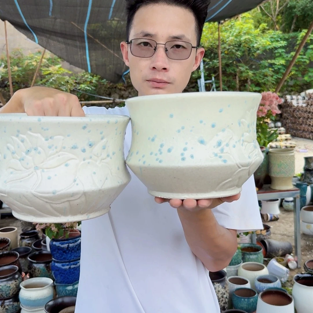 紫砂花盆口20高15（两个拼白色荷花