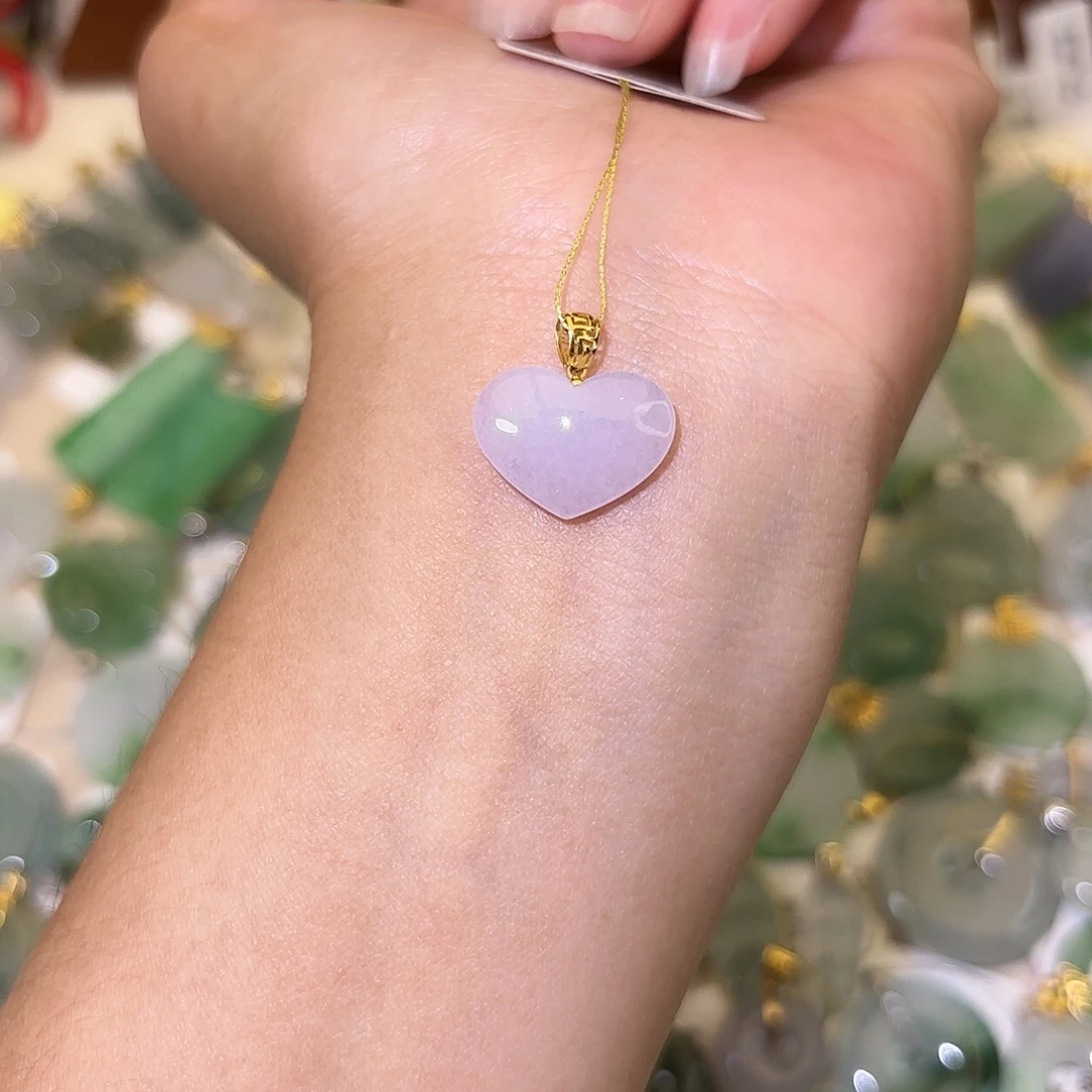 翡翠18K金镶嵌颈饰爱心