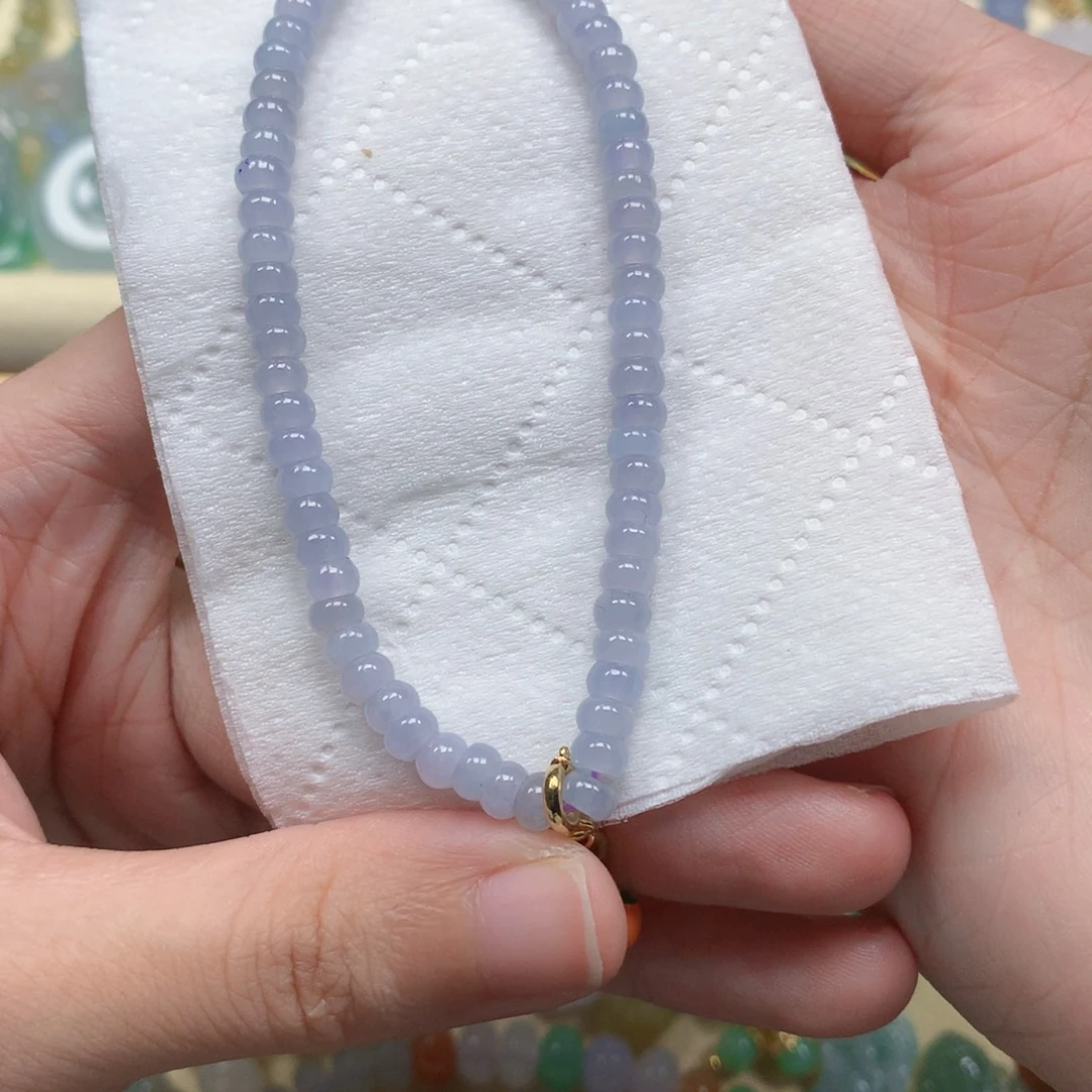 翡翠未镶嵌颈饰是