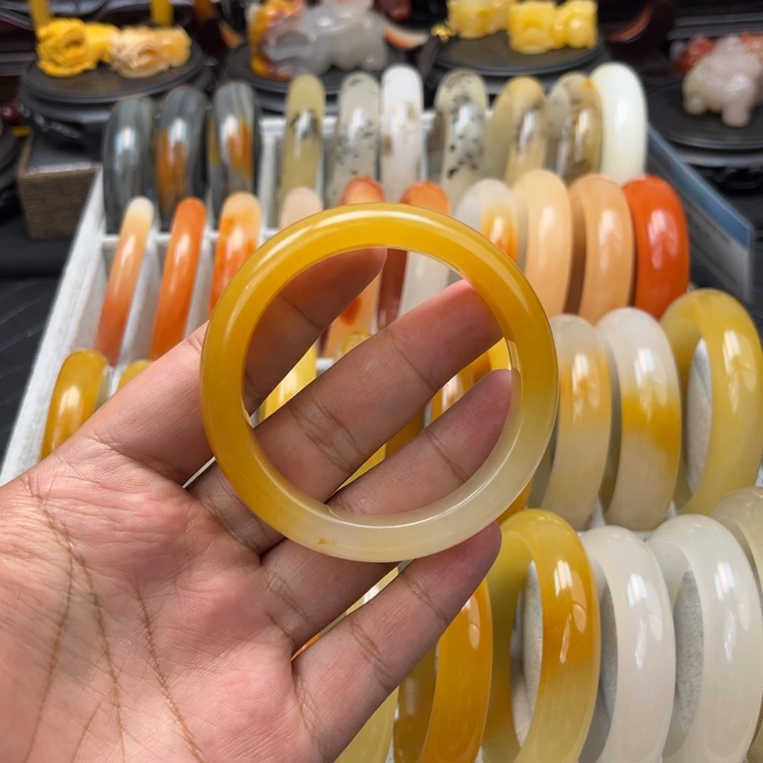 石英质玉（黄龙玉）手镯未镶嵌薇*