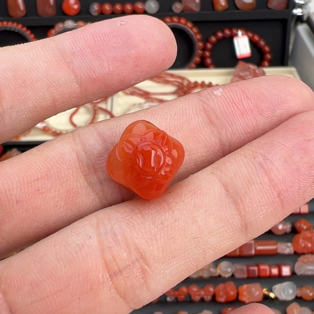 南红玛瑙未镶嵌颈饰柿子