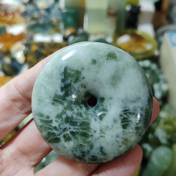 岫玉未镶嵌平安扣