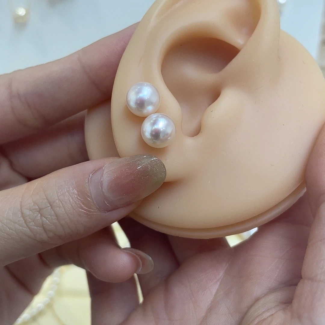 18K金镶嵌海水珍珠耳饰
