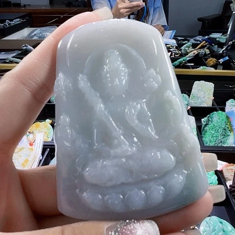 颈饰未镶嵌翡翠一个