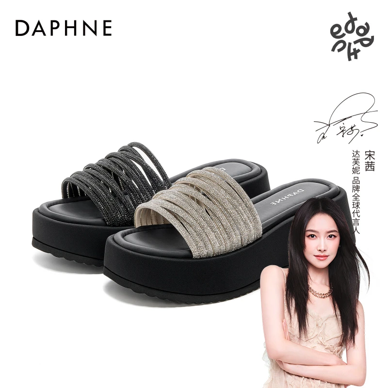 达芙妮新款千金风外穿厚底水钻凉拖鞋女25夏季小众露趾休闲一字拖