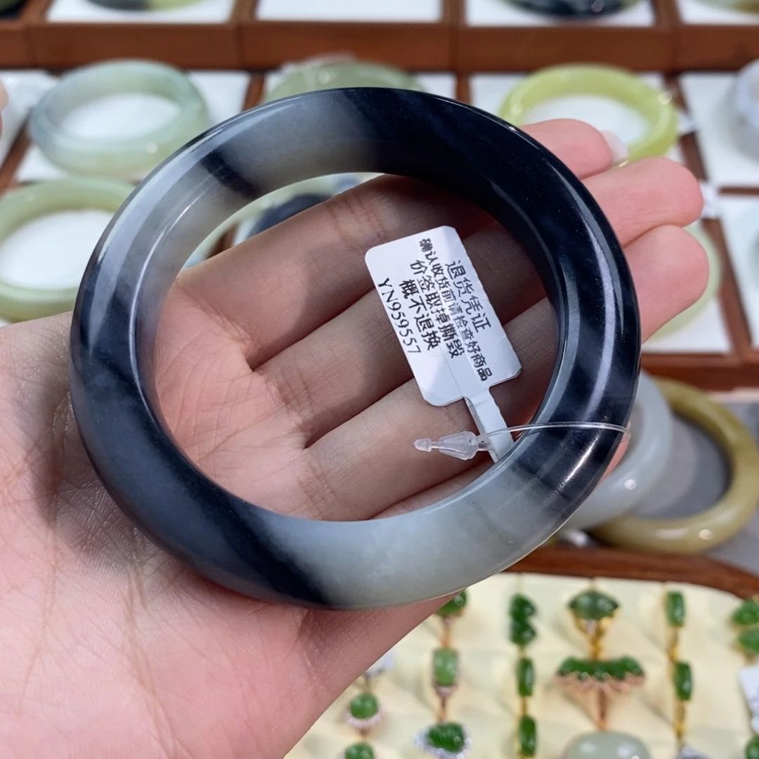 我***牧和田玉未镶嵌手镯籽青花56➕