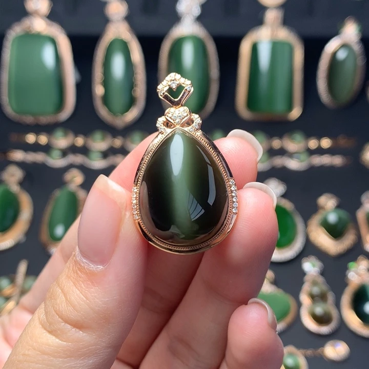 和田玉18K金镶嵌颈饰