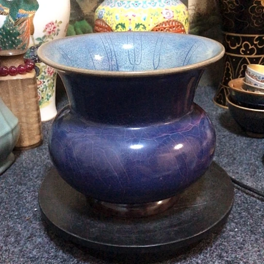 陶瓷器一件，品相完好