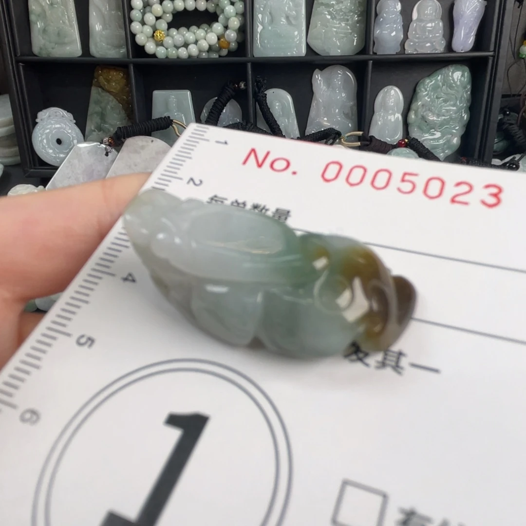 吊坠(不含链)未镶嵌翡翠微瑕