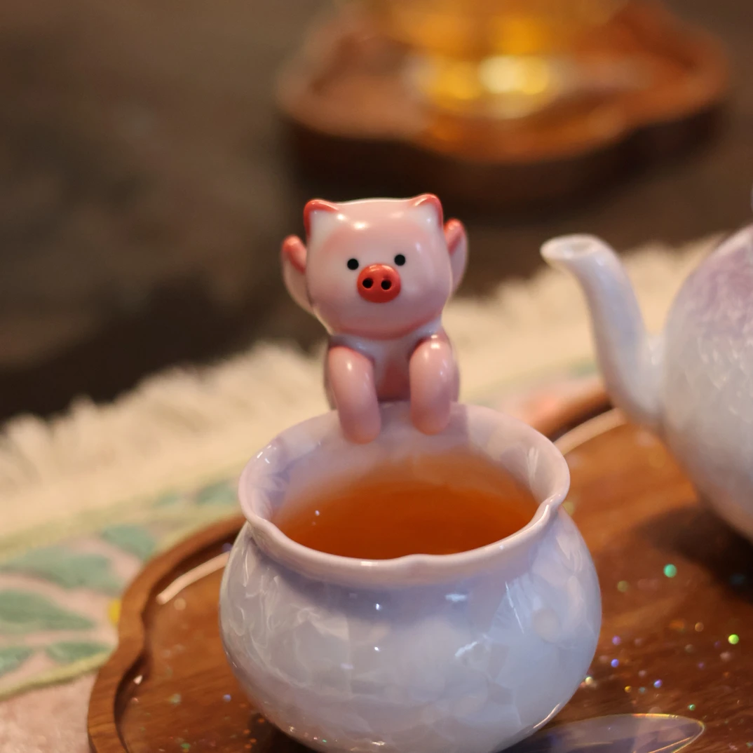 （三柒）粉猪油冻飞天小猪茶宠可爱创意茶挂主人杯茶具装饰