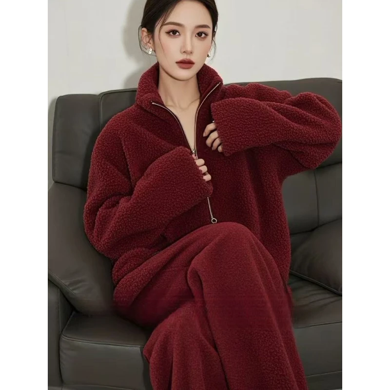 2024冬天新款小个子穿搭一整套酒红色立领羊羔毛上衣长裤两件套女