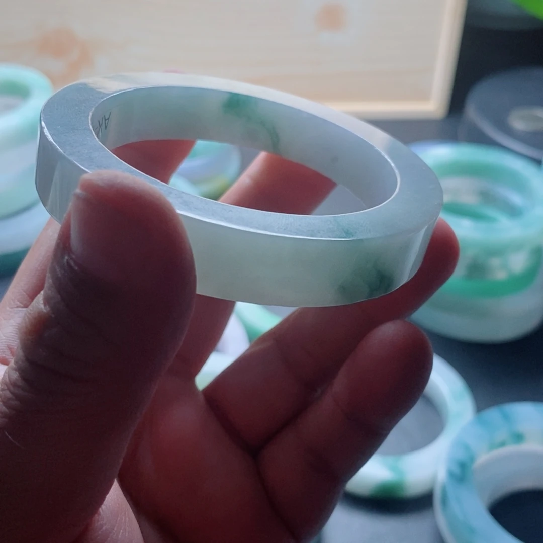 海***哥定制翡翠未镶嵌手镯