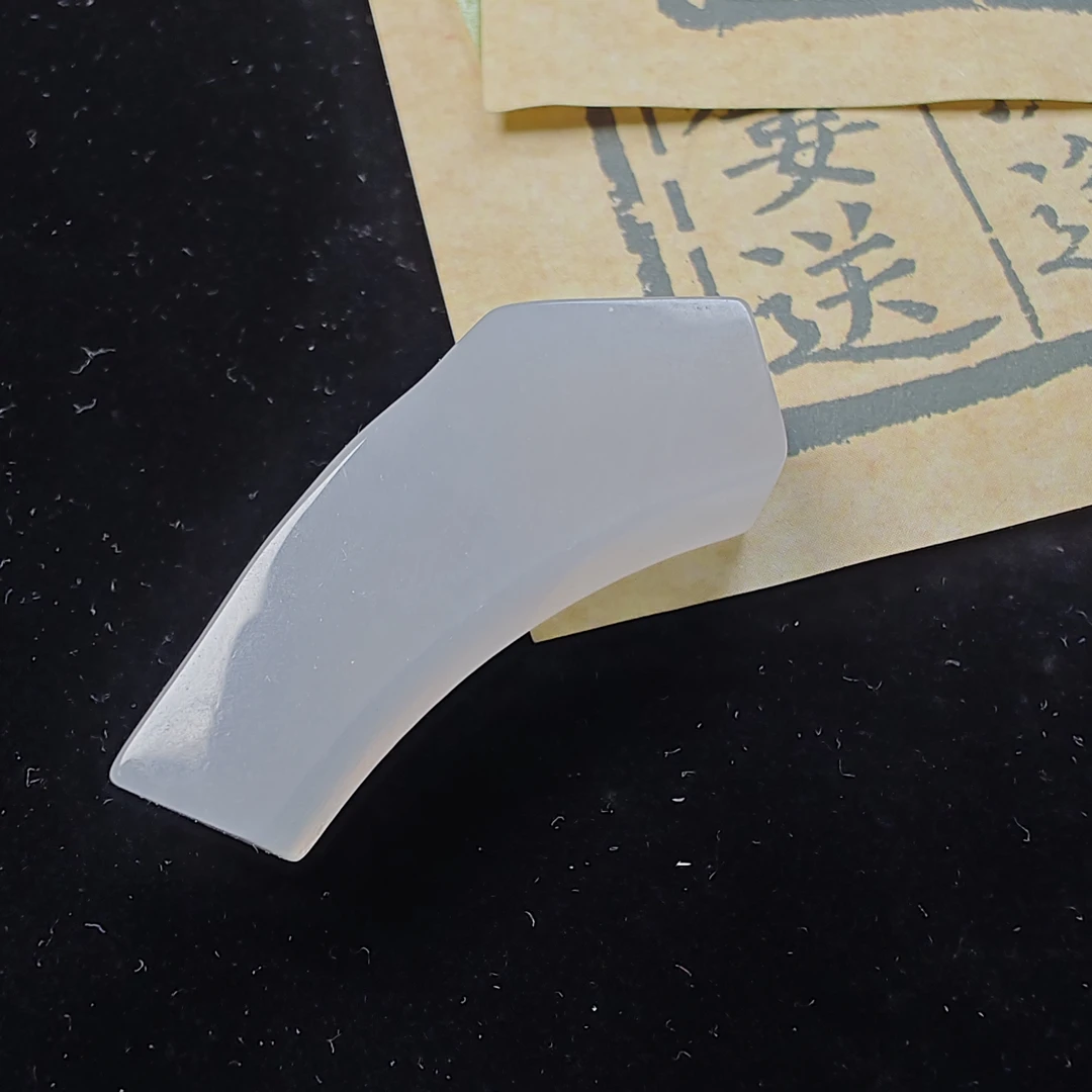 翡翠定制手牌专用片料。尺寸38*11*14