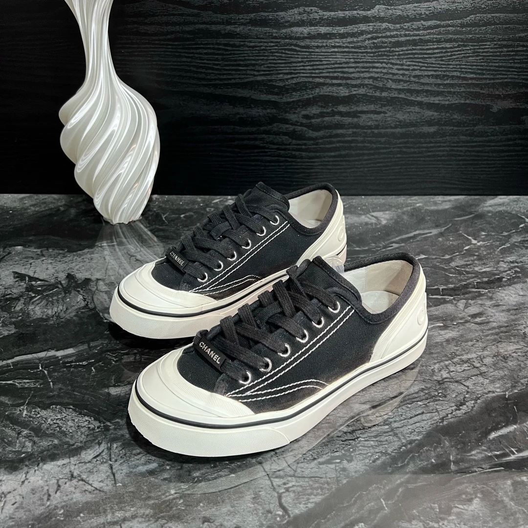 95新 Chanel/香奈儿 2240/35.5码/黑白拼接低帮板鞋