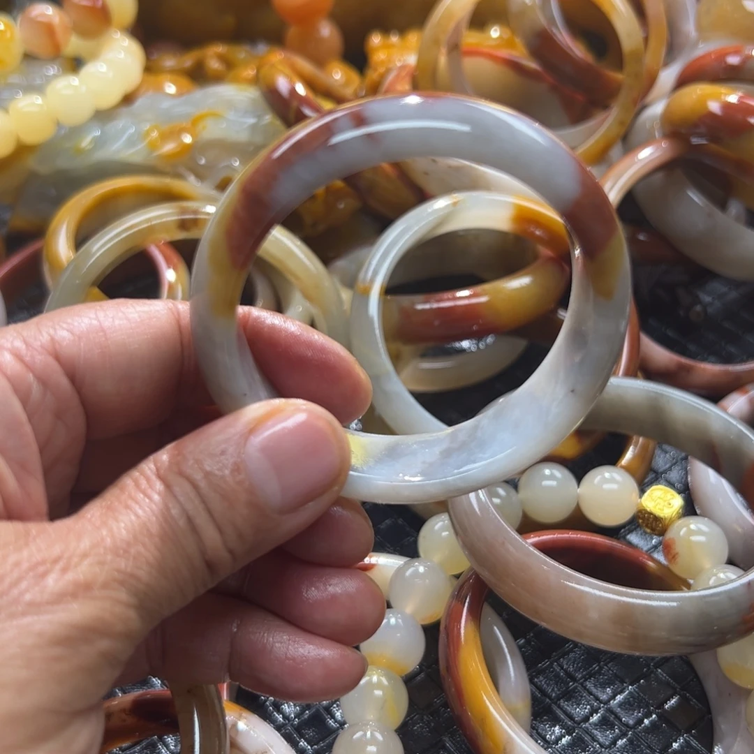 石英质玉未镶嵌颈饰