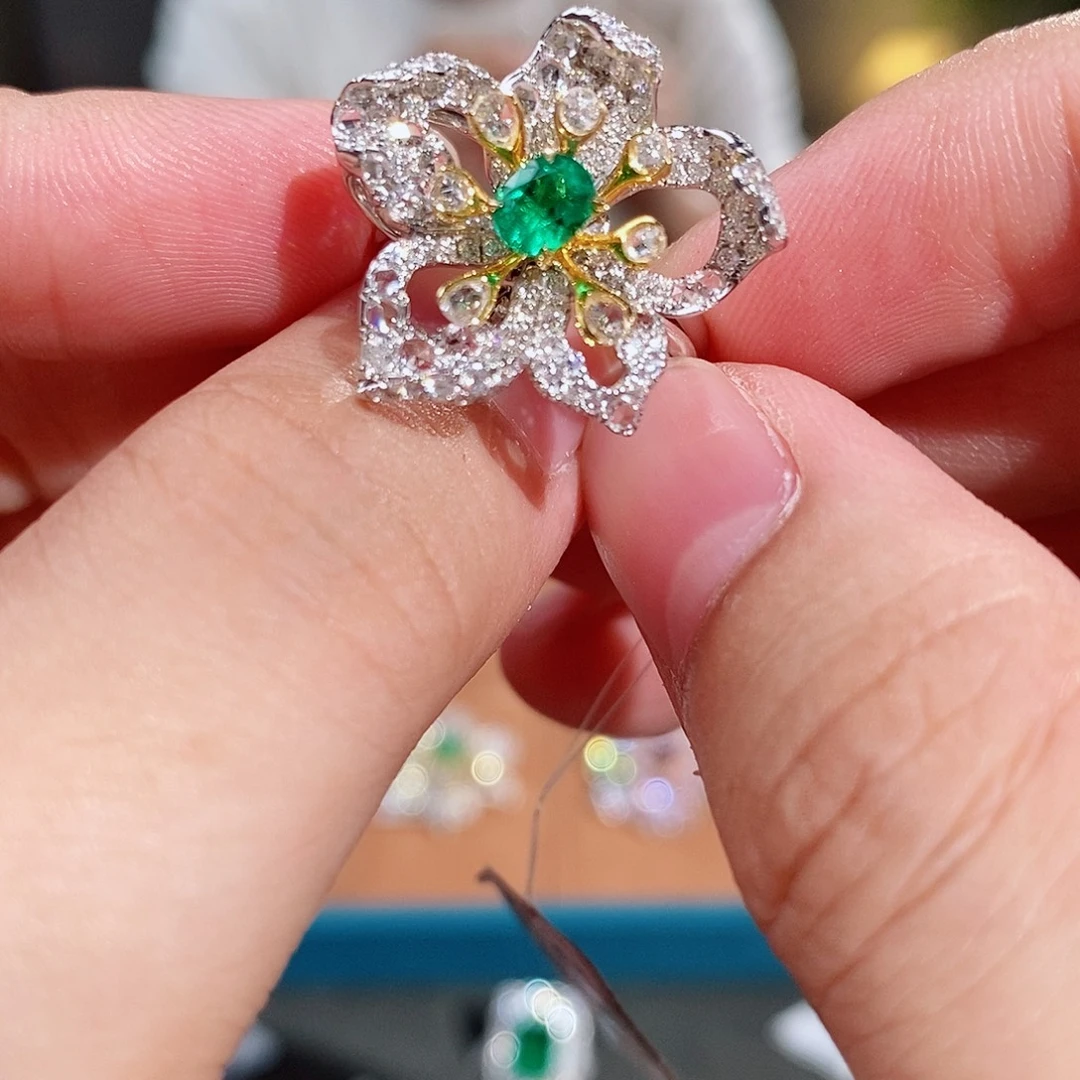 戒指18K金镶嵌祖母绿0.36ct