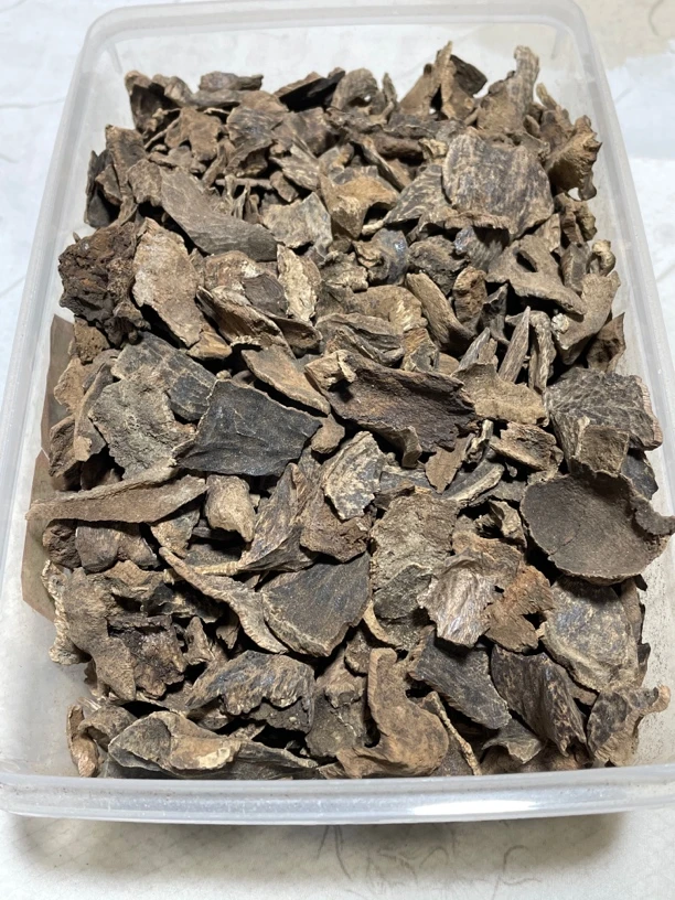 沉香包头老碎料一份20克，1983年下树老香，深度醇化，香味干净。