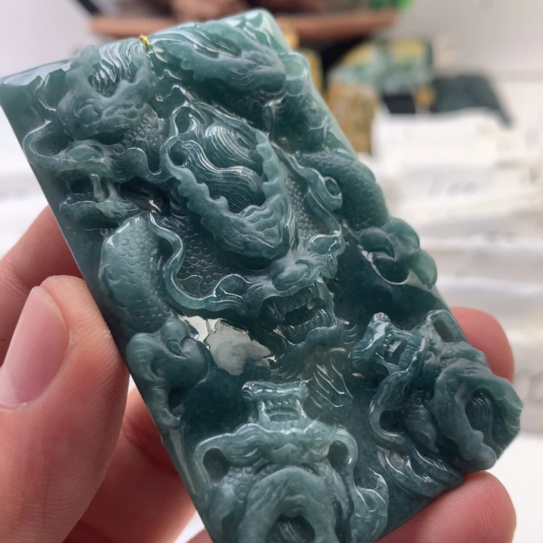 颈饰未镶嵌翡翠龙牌