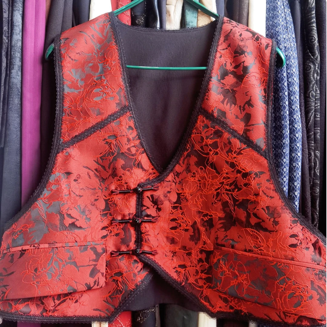 红色提花V领国风马甲