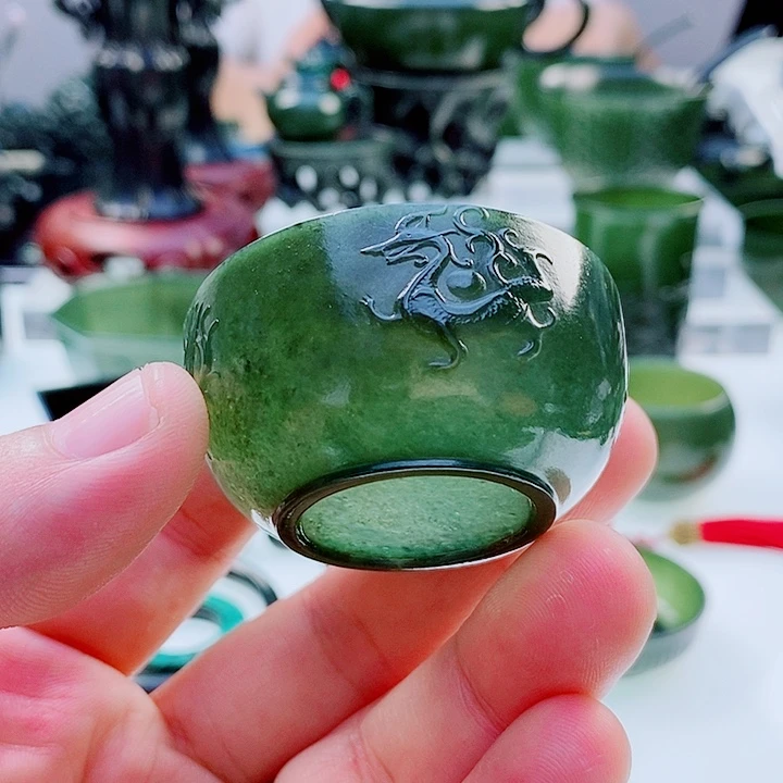 未镶嵌和田玉（青玉）把件