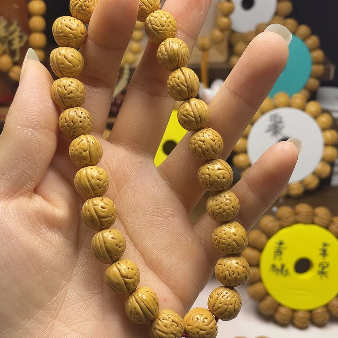 欣***荣桃核手串，桃核手串