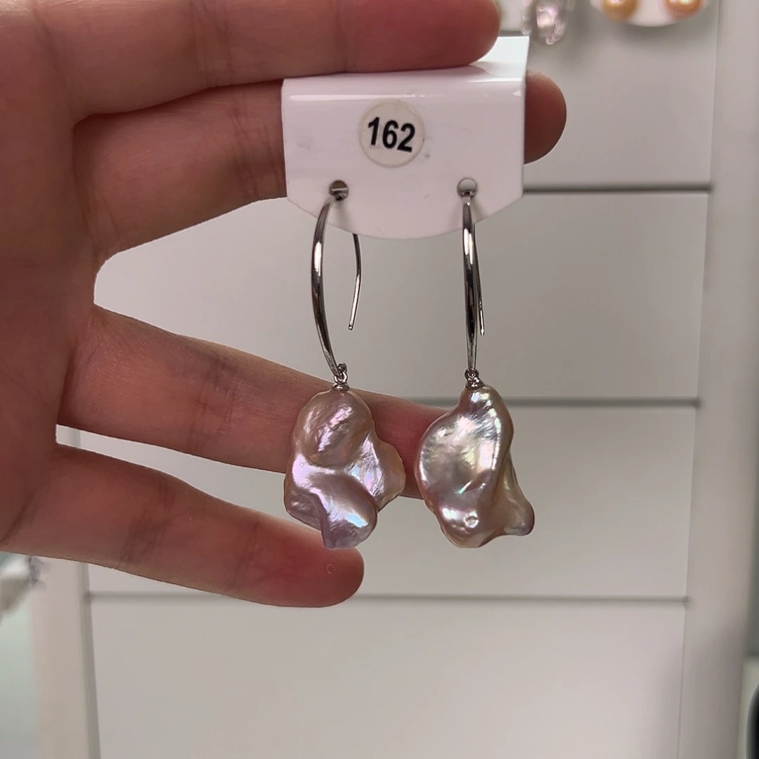 非金属巴洛克花瓣耳饰