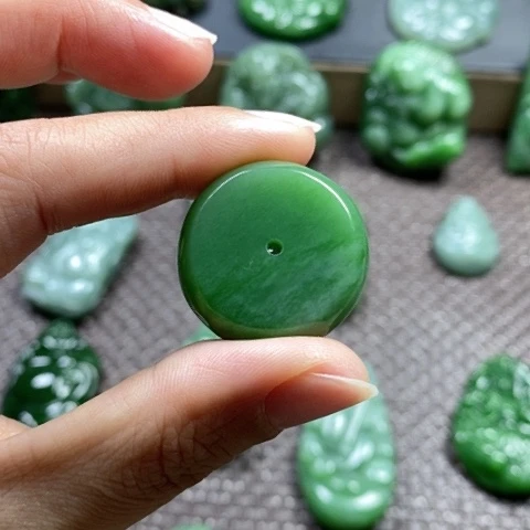 【闪购商品】颈饰未镶嵌和田玉