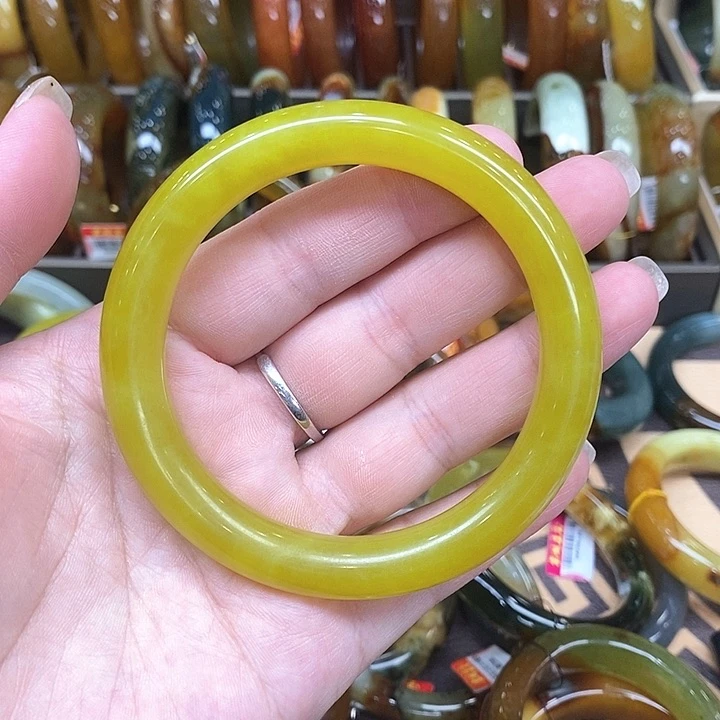 未镶嵌透闪石-蛇纹石玉手镯