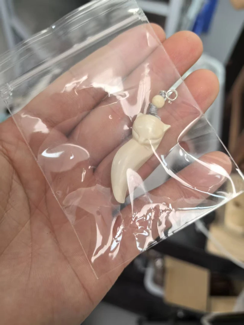 猛犸狐尾挂件一个