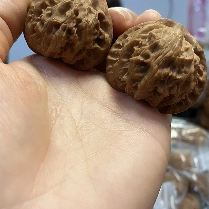 文玩核桃把件43宫灯水尖浮黄