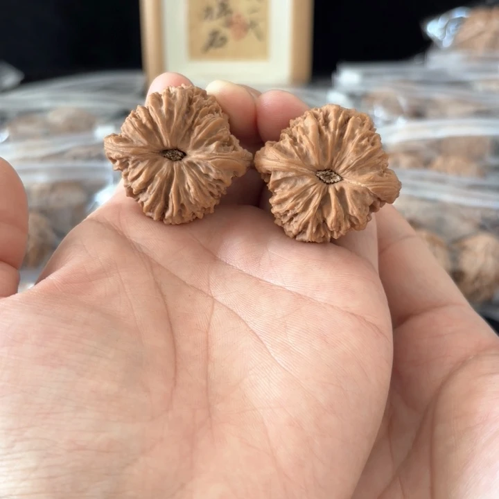 文玩核桃吊坠早**床南将 高度误差0.5  轻微色差