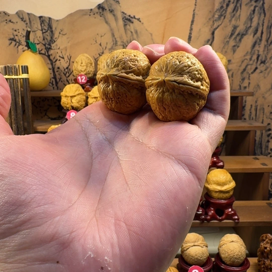 铁核桃把件黄金球