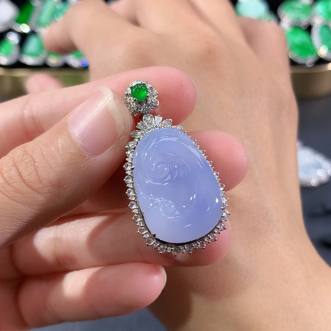 翡翠18K金镶嵌颈饰