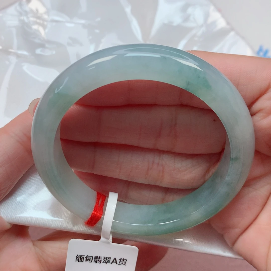 翡翠手镯未镶嵌55圈