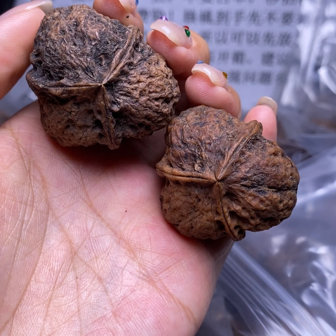 把件文玩核桃云南野生铁核桃1号40mm