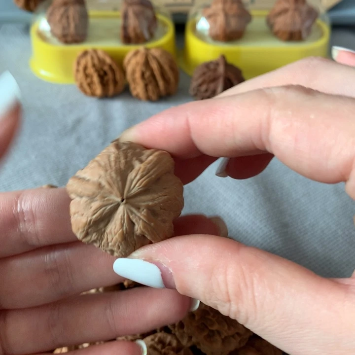 齐***齐文玩核桃吊坠异形单只