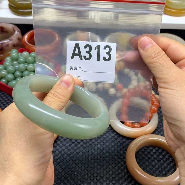 未镶嵌手镯石英质玉