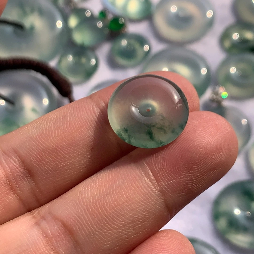 翡翠未镶嵌颈饰平安扣