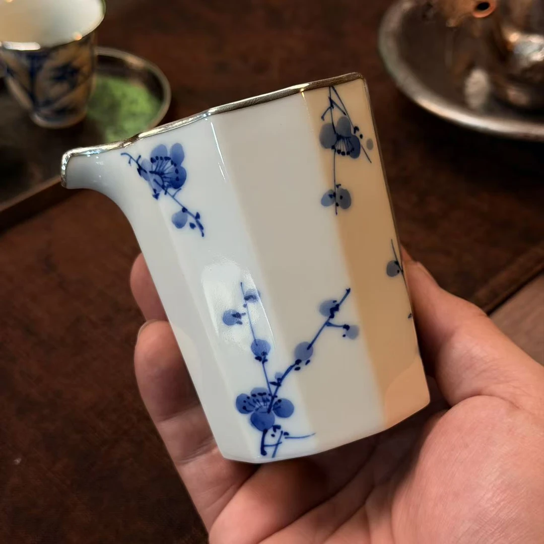 仿明青花手绘梅花分茶器公道杯包银口