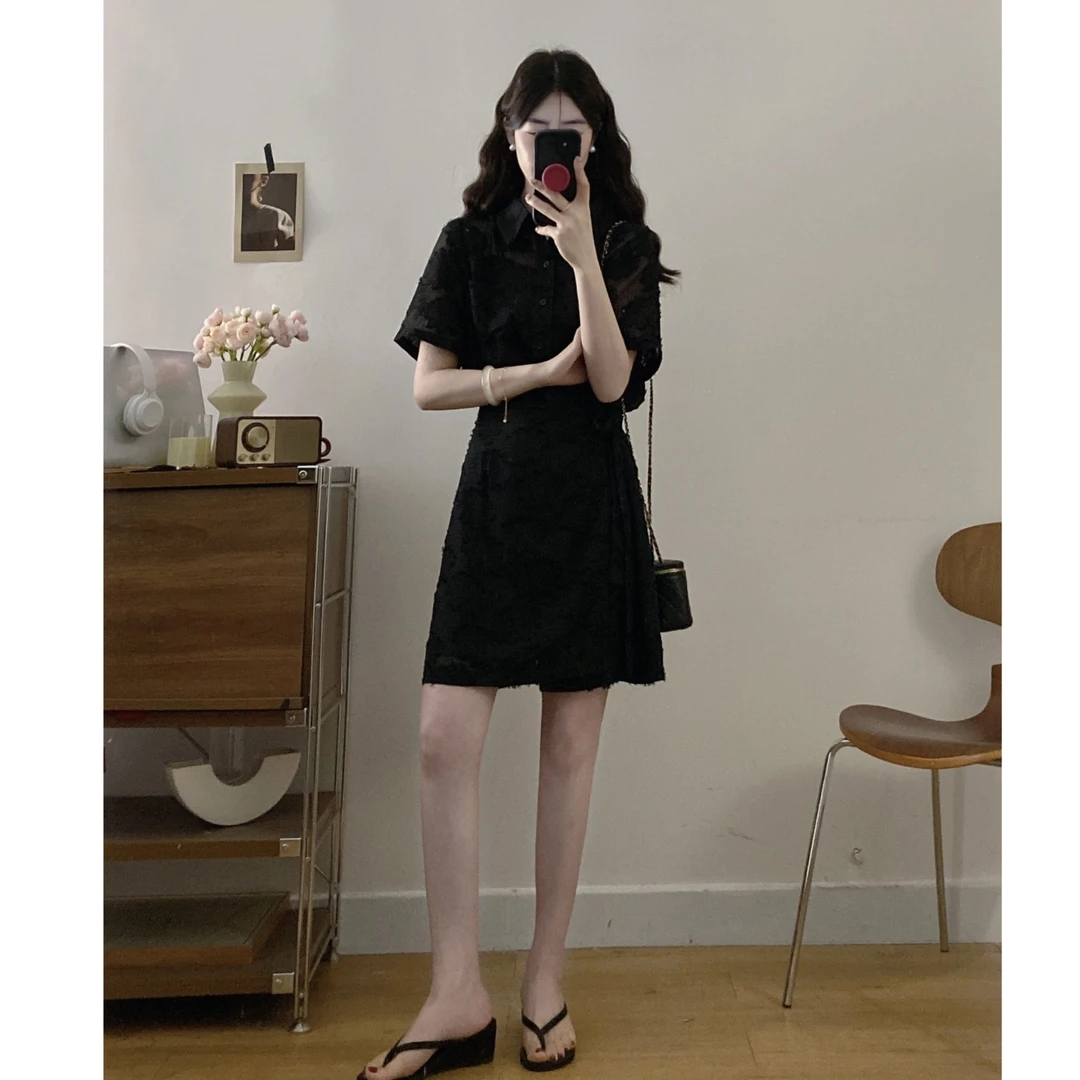 【朵拉】大码设计感系带收腰小黑裙女夏胖mm遮肚子显瘦两件套