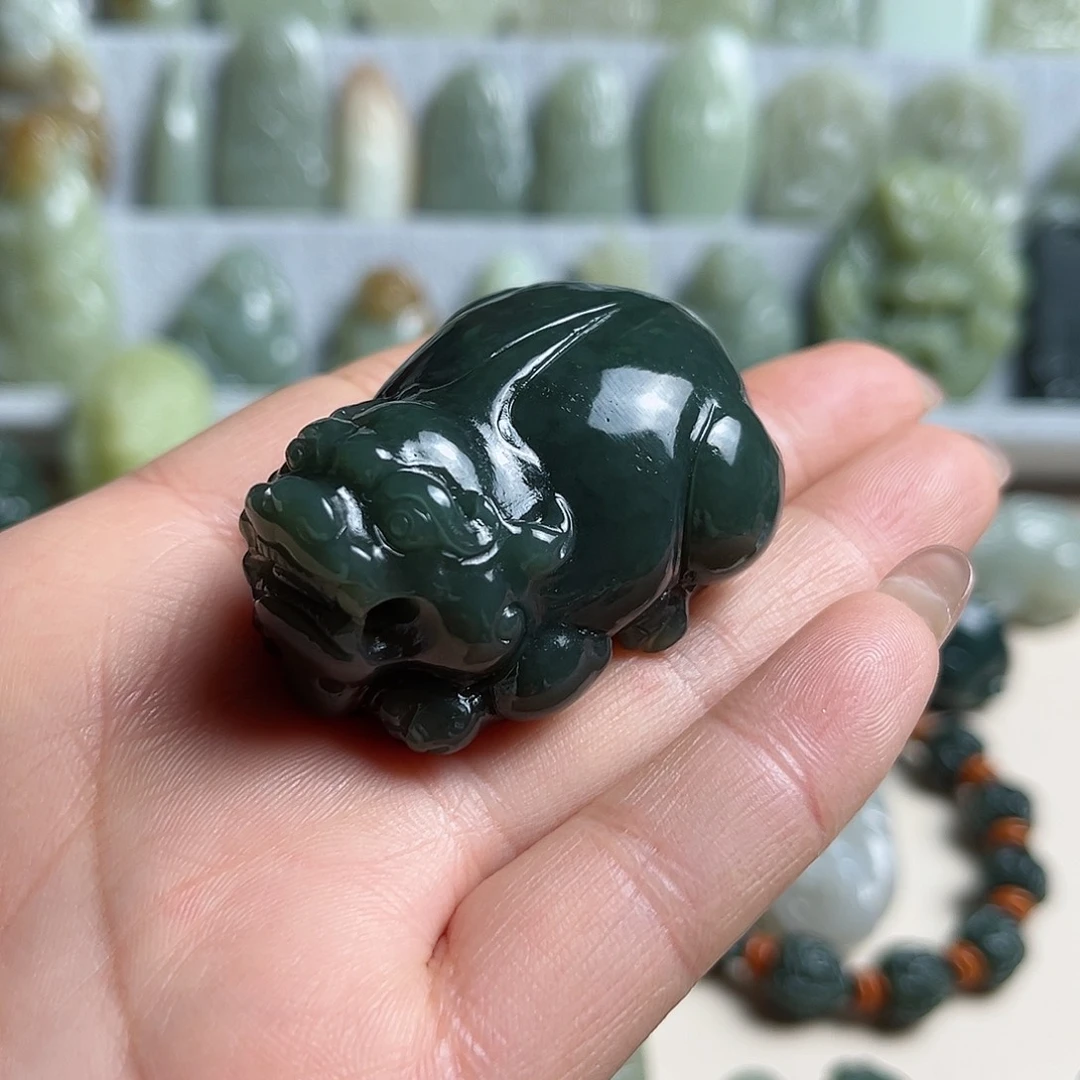 和田玉未镶嵌把件